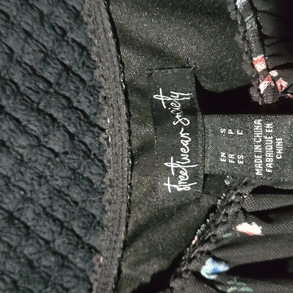 One piece dress/shorts - Picture 3 of 3